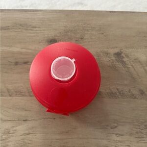 Tupperware Vibrant Red Sandwhich Keeper
